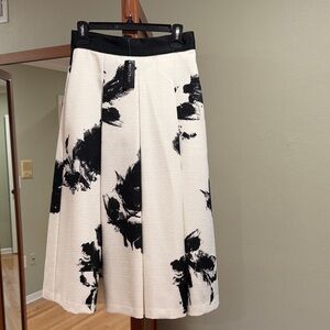 Chic Black and White Floral A-Line Skirt
